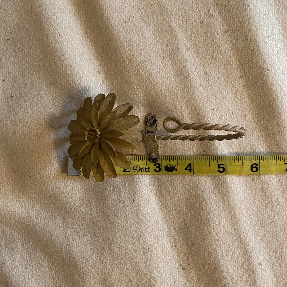 Metal Flower Wall Hook Good condition